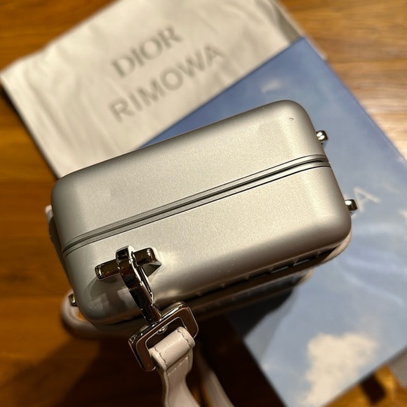 Christian Dior x Rimowa - Amenity Kit - Aluminum - Personal Utility Case Silver - Picture 9 of 16